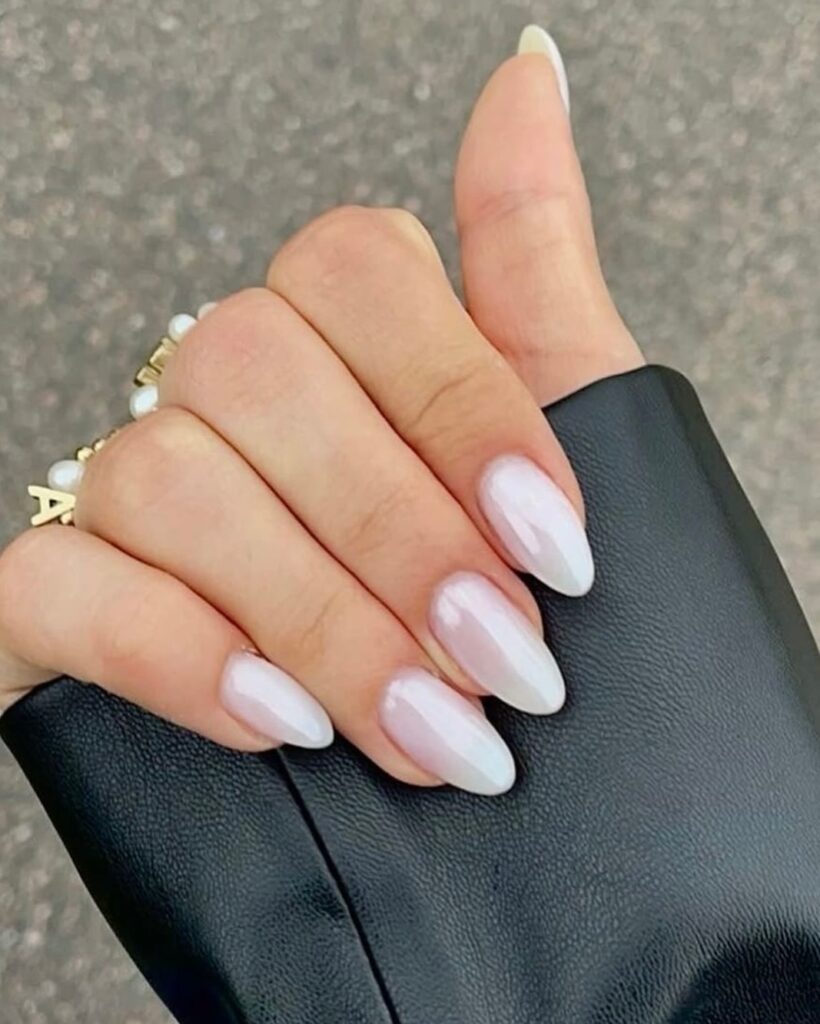 Clean Girl Nails in soft neutrals pearly pinks & glossy finish for elegant, everyday wear