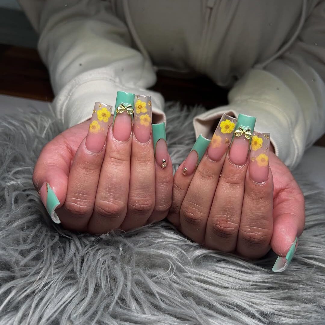 Top Green French Tip Nail Designs to Try