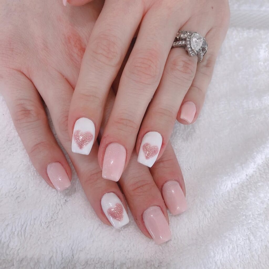 6️⃣ Winter Wonderland Heart Nails: Glamorous & Frosty Designs