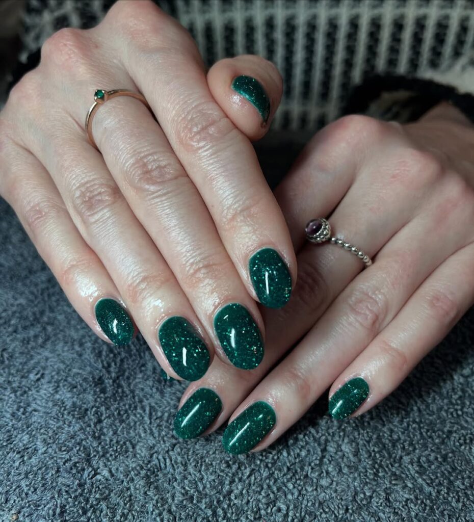 Final Thoughts: Slay the Holidays with Green Nails!