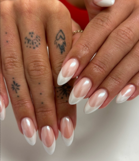 Luminary Chrome Nails – Camryn Cluff
