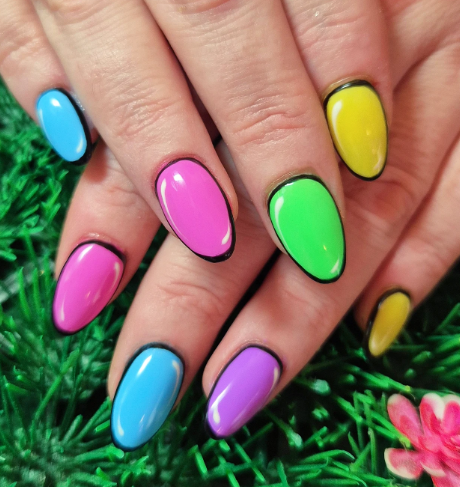Cartoon Outline Nails