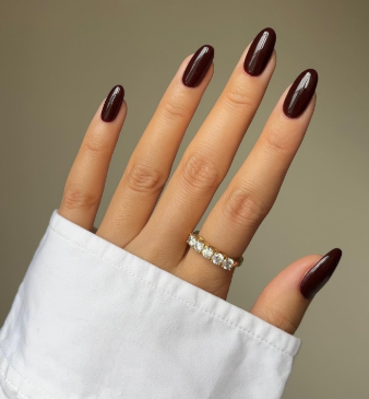 Classic glossy maroon nails with a deep, rich red finish — timeless and elegant, perfect for formal events or fall fashion.

